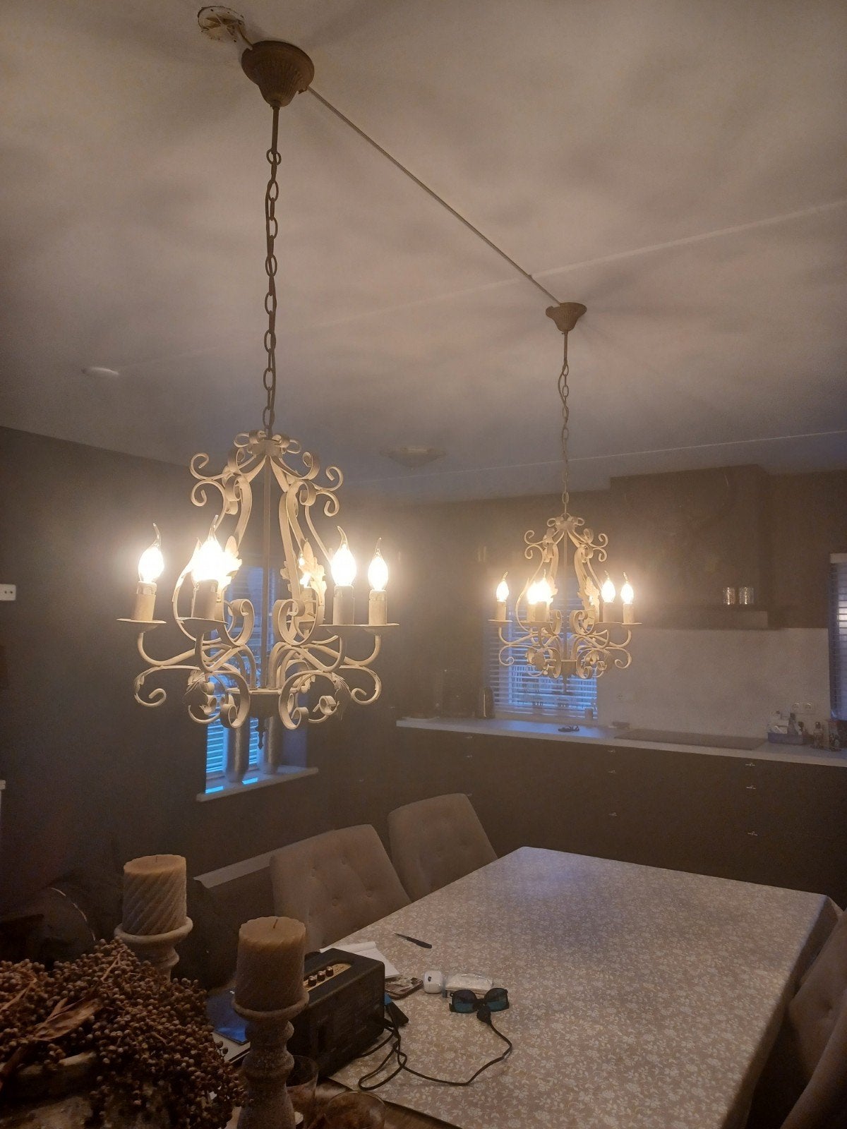 2 stuks Antieke Kroonluchter - Smeedijzeren Hanglamp, Huis en Inrichting, Lampen | Hanglampen, Ophalen, Gebruikt, E14 (klein)