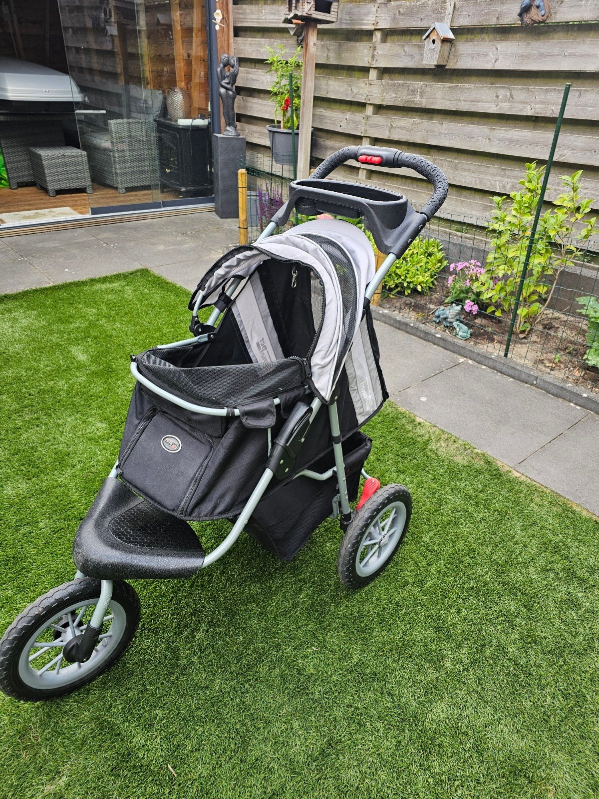 Nette hondenbuggy  voor kleine hond, Innopet, Ophalen, Zo goed als nieuw, Hondenbuggy