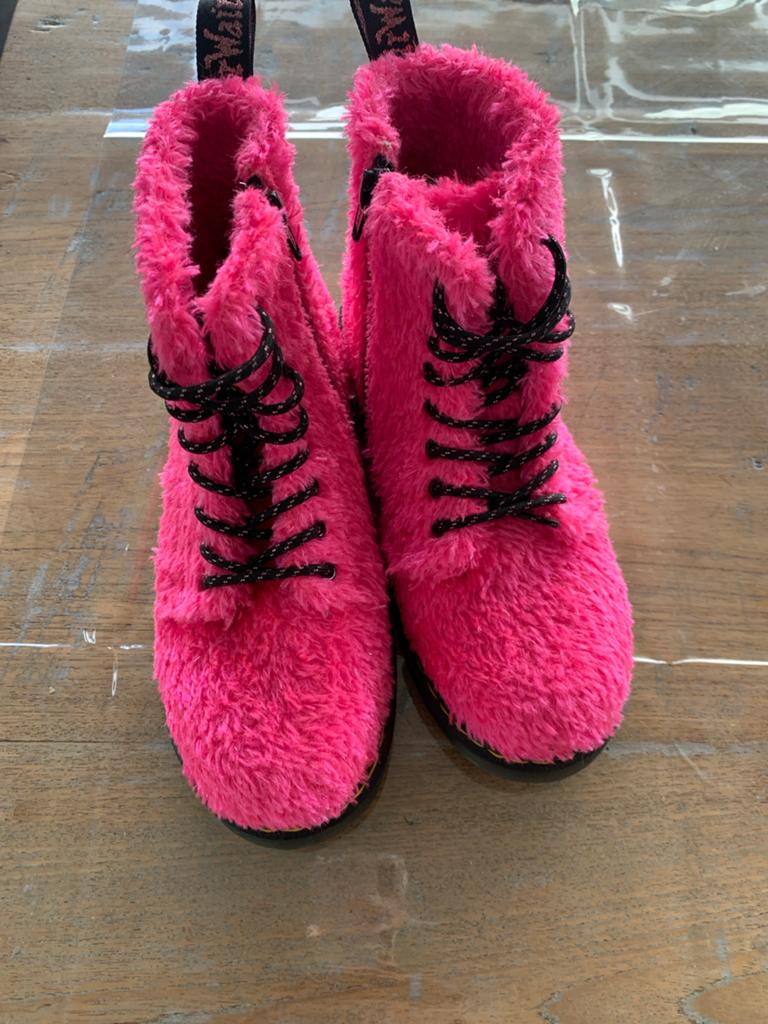 Dr. Martens Roze Pluche Laarzen Maat 36, Kleding | Dames, Schoenen, Ophalen of Verzenden, Zo goed als nieuw, Roze, Lage of Enkellaarzen