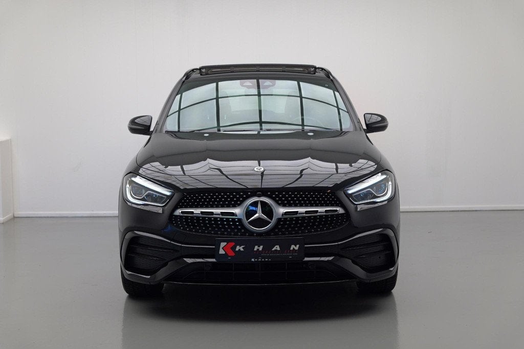 Mercedes-Benz GLA-klasse 250 4MATIC AMG Line |Pano|Ambient|C, Gebruikt, Euro 6, 2000 kg, Leder en Stof