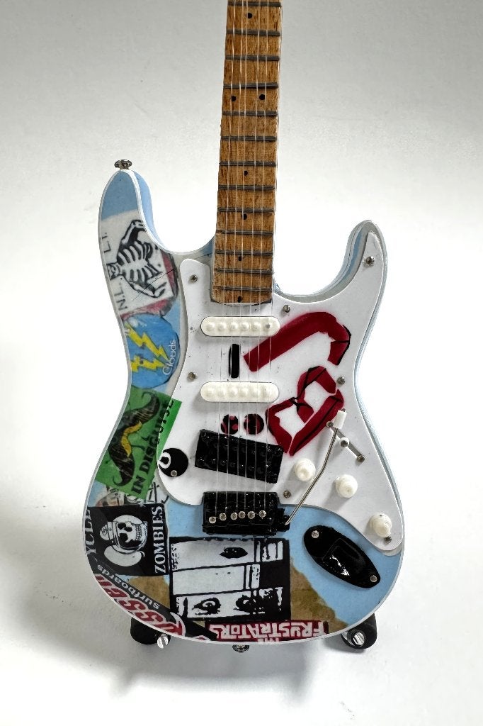 Billie Joe Armstrong Green Day mini guitar 25cm decor guitar, Info@deconoord.nl, Deco Noord, Nieuw, Ophalen of Verzenden