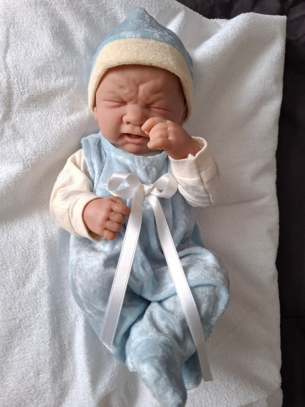Levensechte Babypop Berenguer met verkleurde kleertjes, Verzamelen, Ophalen of Verzenden, Gebruikt, Babypop, Levensecht of Reborn