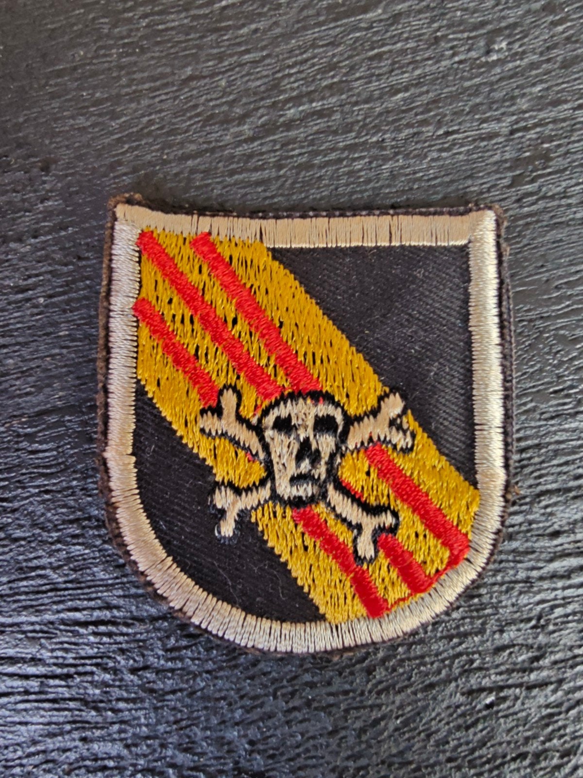 US Army Vietnam 5th SF Special Forces Group Beret Flash smal, Verzamelen, Ophalen of Verzenden, Landmacht, Amerika, Embleem of Badge