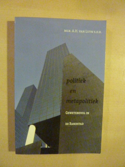 A. van Luyn - Politiek en metapolitiek, Ophalen of Verzenden, Zo goed als nieuw, Politiek en Staatkunde, Nederland