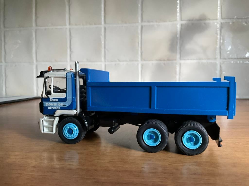 Man 6x4 van Theo Pauw.         Utrecht, Ophalen of Verzenden, Zo goed als nieuw, Bus of Vrachtwagen, Conrad