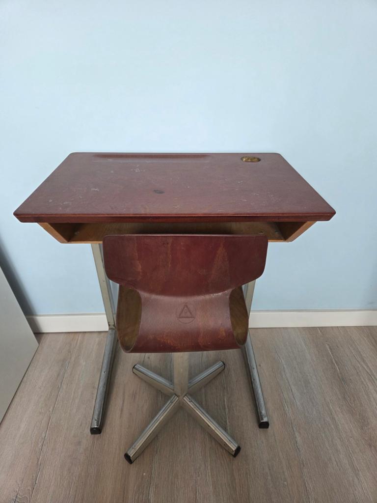 Ouderwets schoolbankje. Met stoel, Ophalen