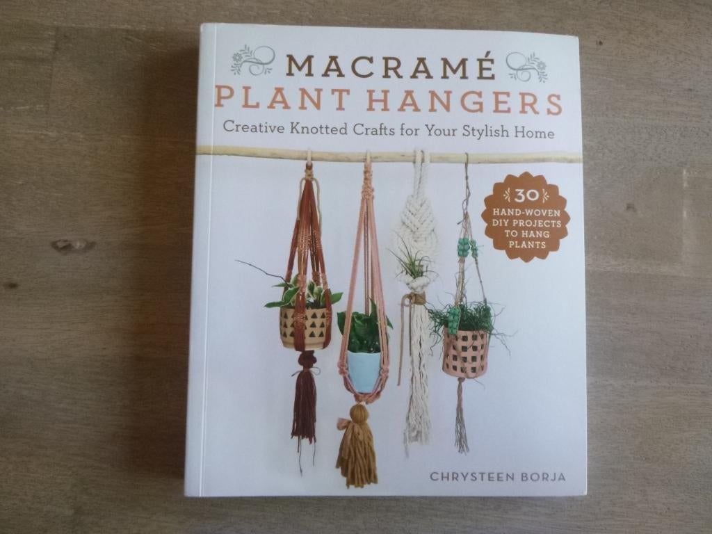 Macrame planthangers 30 DIY projects (engels)  zgan, Ophalen of Verzenden, Zo goed als nieuw