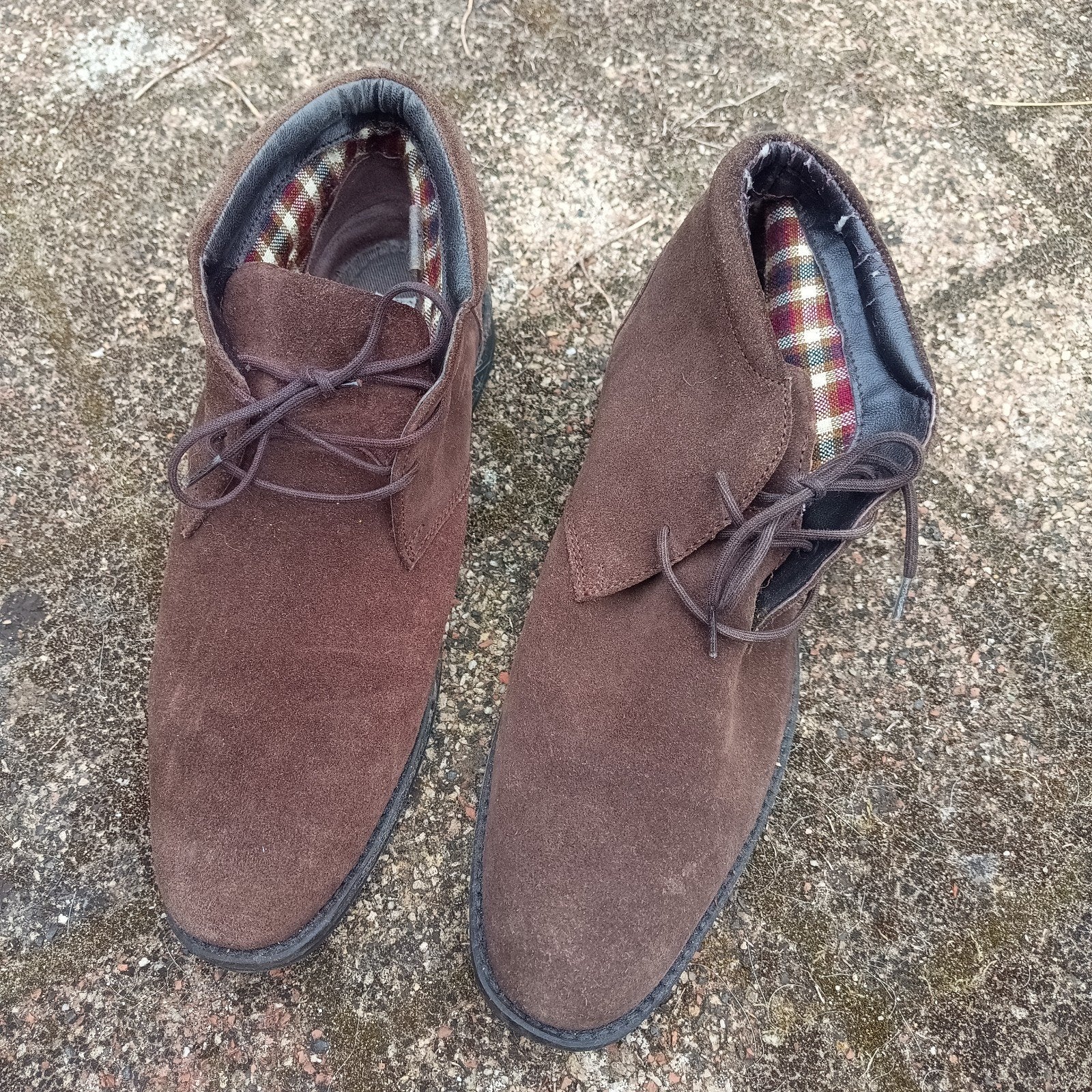 Oktoberfest schoenen 42 suède bruin weinig gedragen, Ophalen of Verzenden, Gedragen, Maat 56/58 (XL), Overige thema's