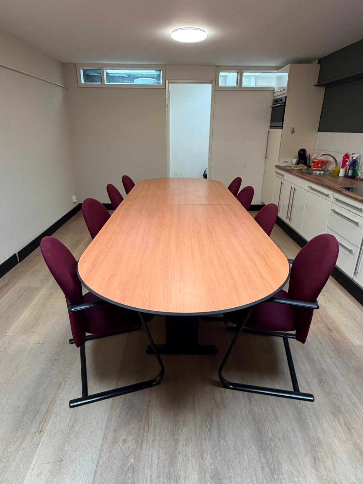 Vergaderruimte set: Ovale tafel met 8 stoelen, Gebruikt, 100 tot 150 cm, 200 cm of meer, Ophalen of Verzenden