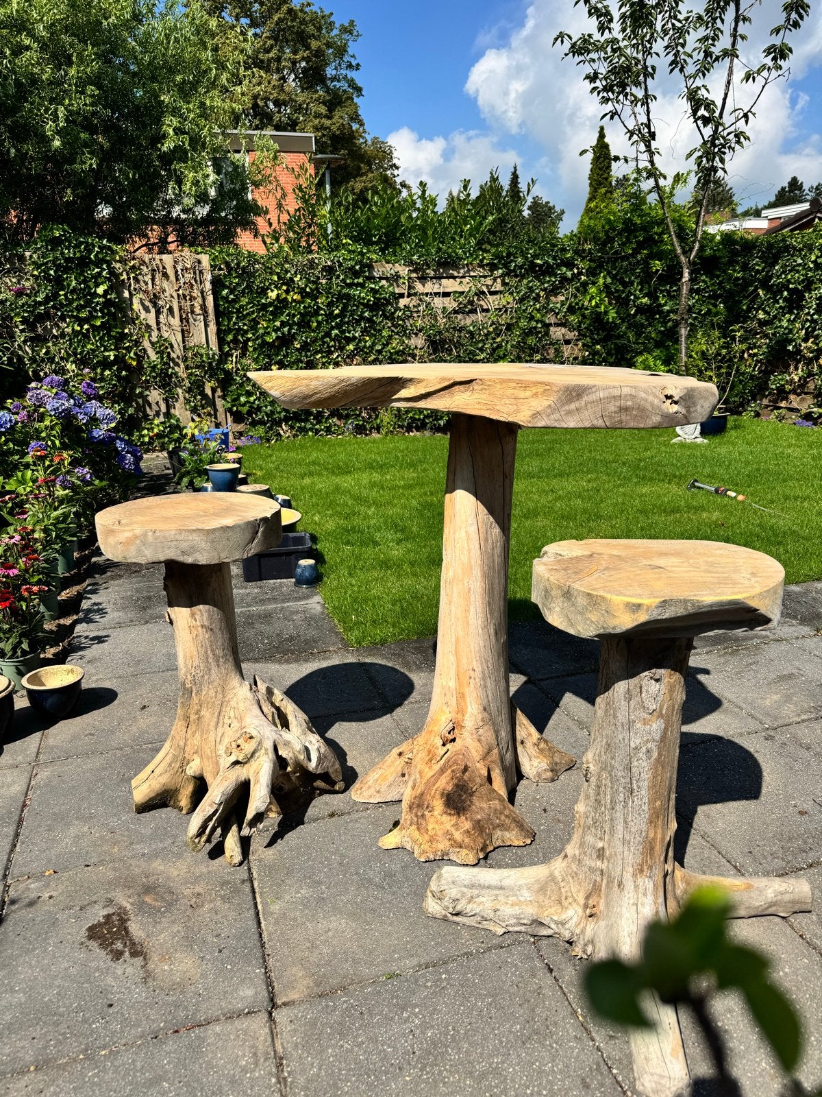 Teakhouten tafel met 2 barkrukken van boomstammen, Ophalen, Gebruikt, Teakhout, 2 zitplaatsen
