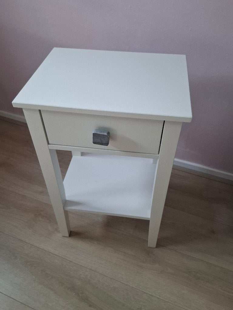 2 mooie witte nachtkastjes, Huis en Inrichting, Ophalen, Zo goed als nieuw, Minder dan 45 cm