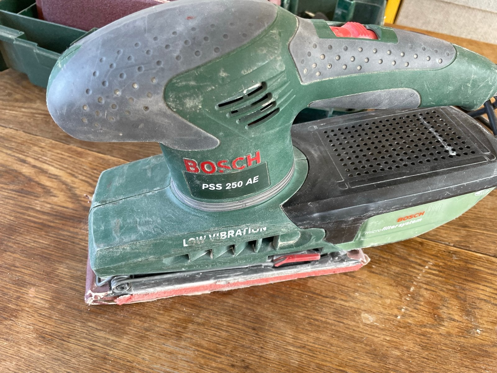 Bosch PSS 250 AE Vlakschuurmachine met koffer, Ophalen, Gebruikt, Minder dan 600 watt, Vlakschuurmachine