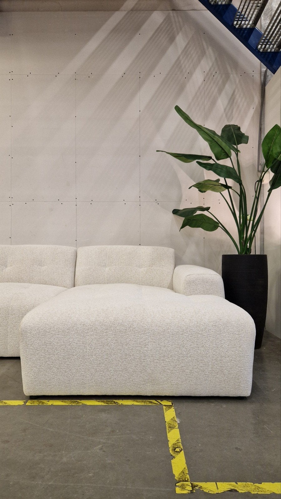 Foto 12 van Nieuwe Luxe Hoekbank Crème 310x155 cm Showroommodel