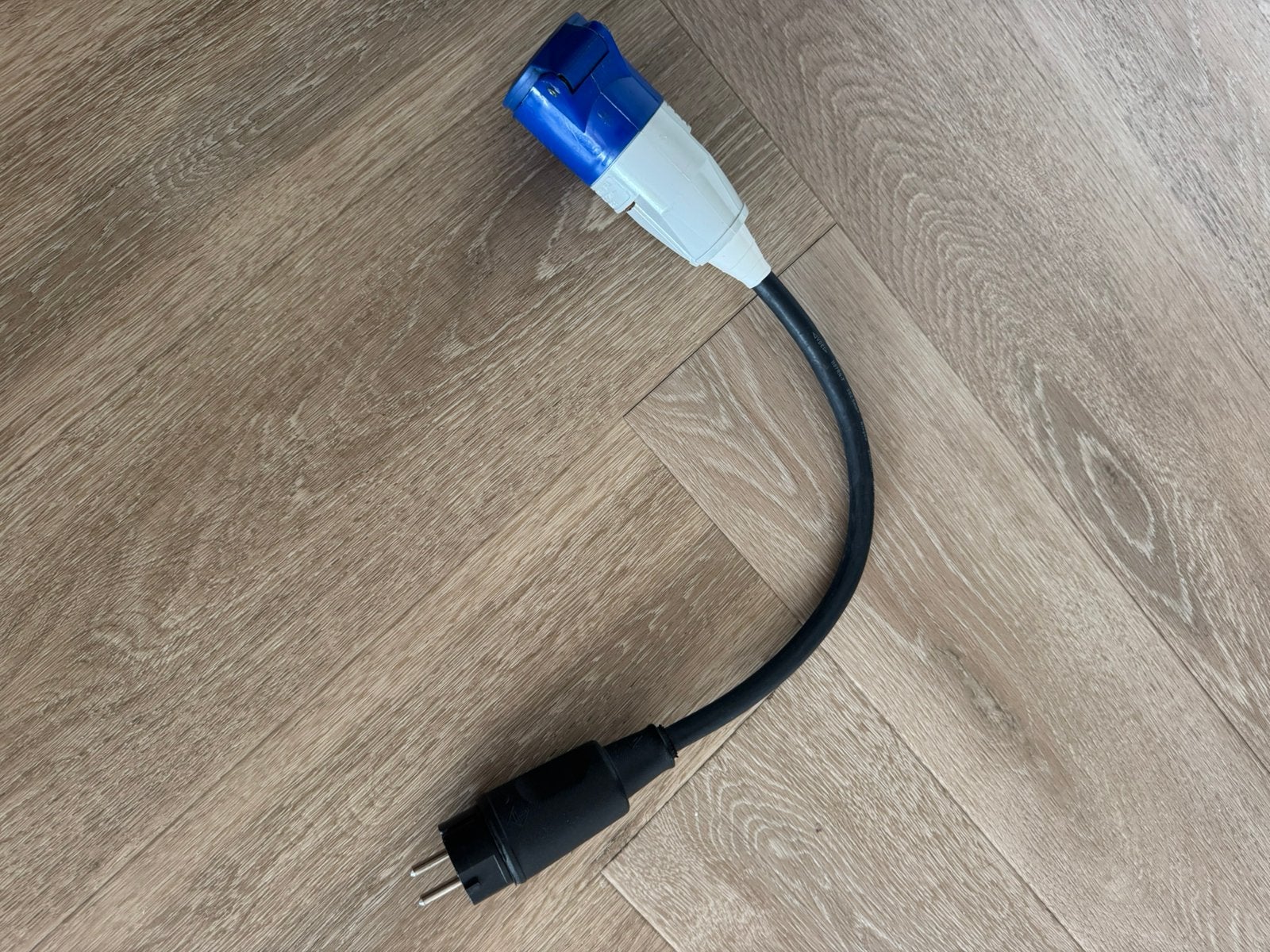CEE contra naar schuko verloopstekker 220v waterdicht, Caravans en Kamperen, Caravan accessoires, Ophalen of Verzenden, Zo goed als nieuw