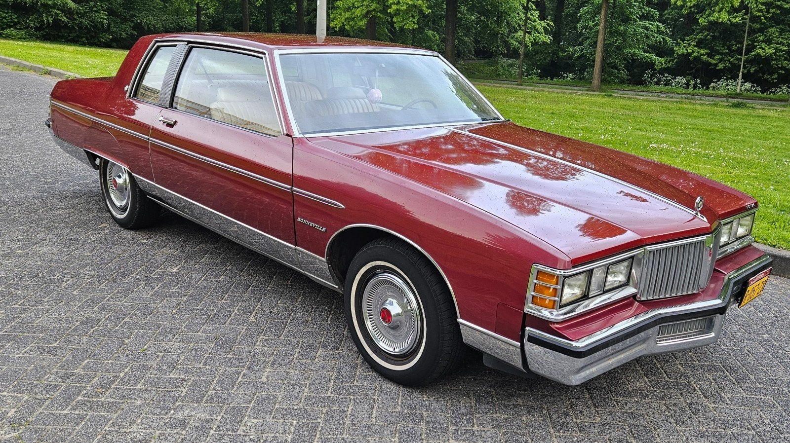 Pontiac Bonneville coupé, Automaat, Beige, 4300 cc, 122 pk