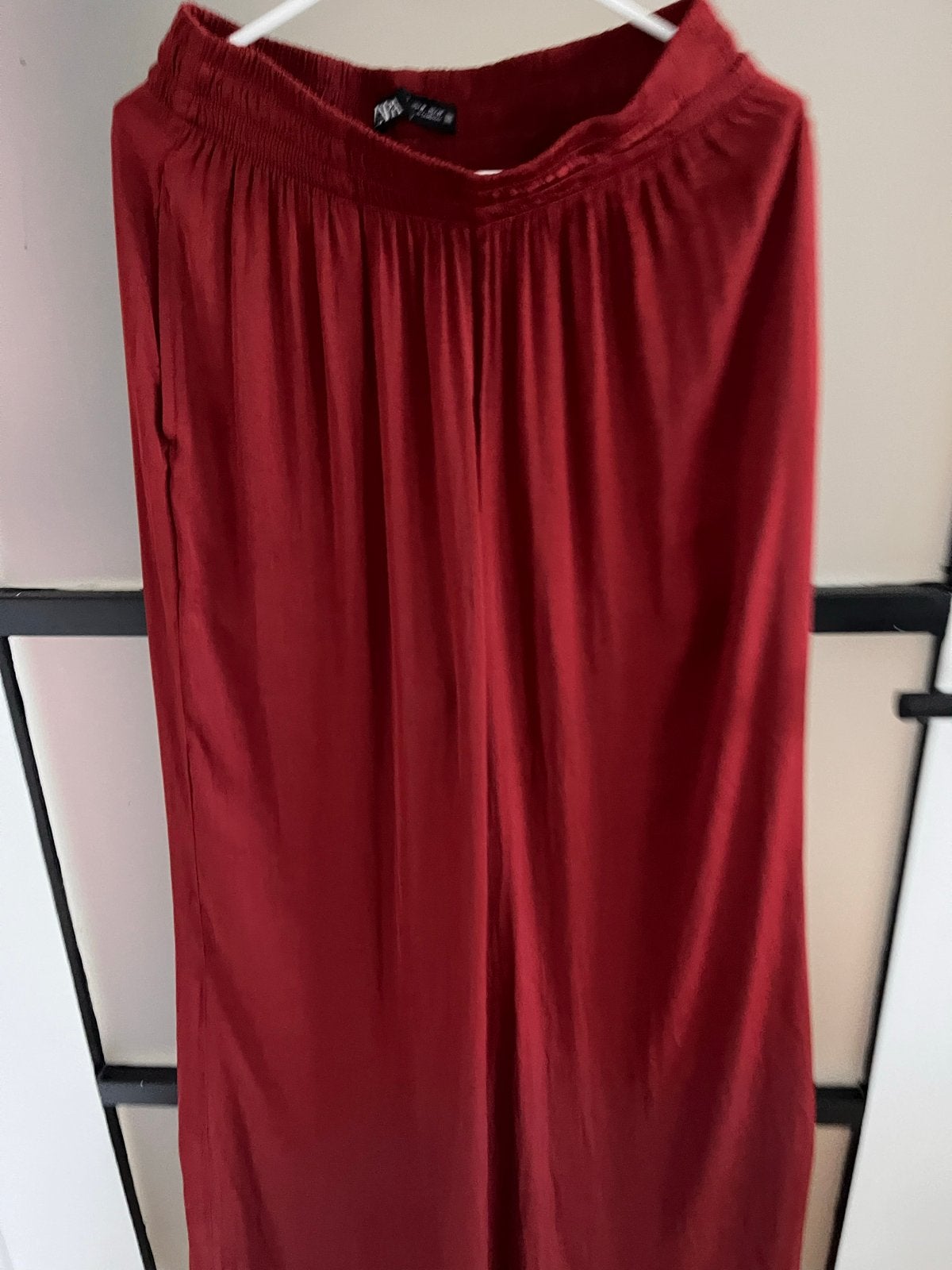 Zara rode palazzo broek maat M, Kleding | Dames, Maat 38/40 (M), Ophalen of Verzenden, Zo goed als nieuw, Lang