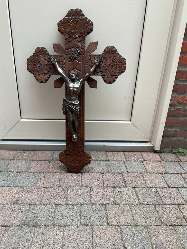 Antiek houten kruisbeeld met Christusfiguur, Antiek en Kunst, Ophalen of Verzenden