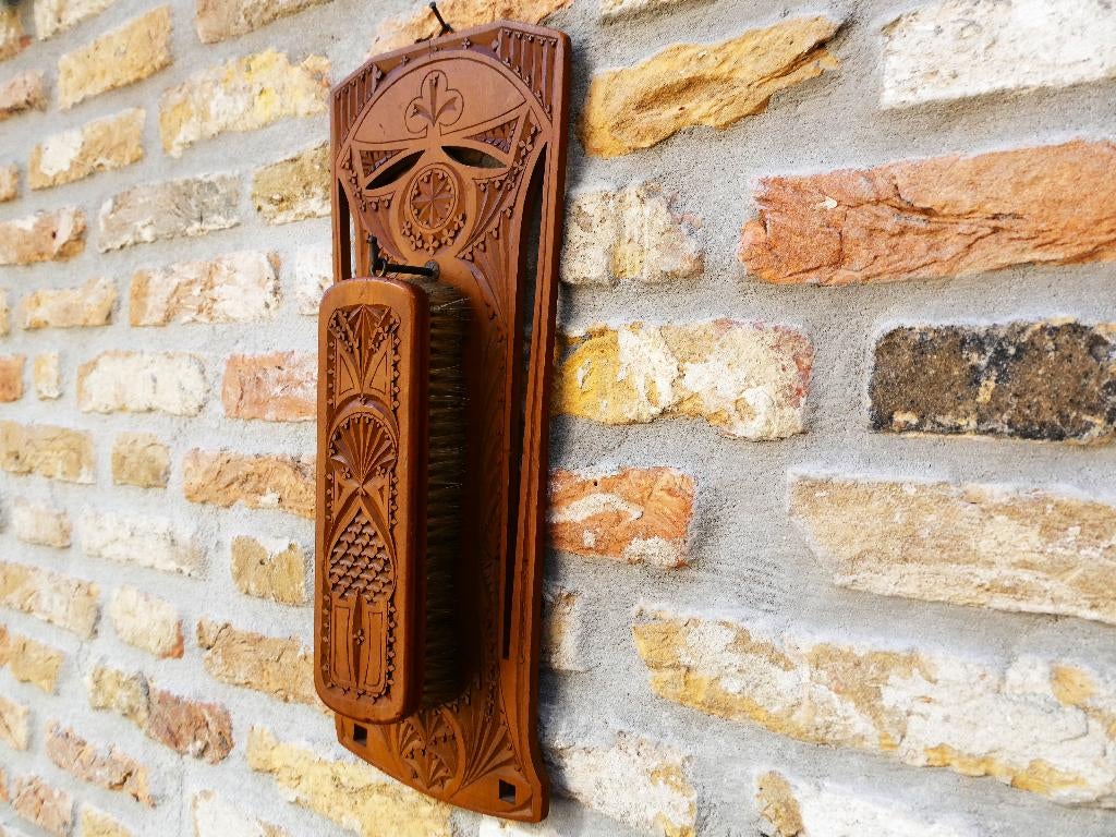 Art Deco borstelrekje Fries kerfsnede houtsnijwerk, Antiek en Kunst, Ophalen of Verzenden