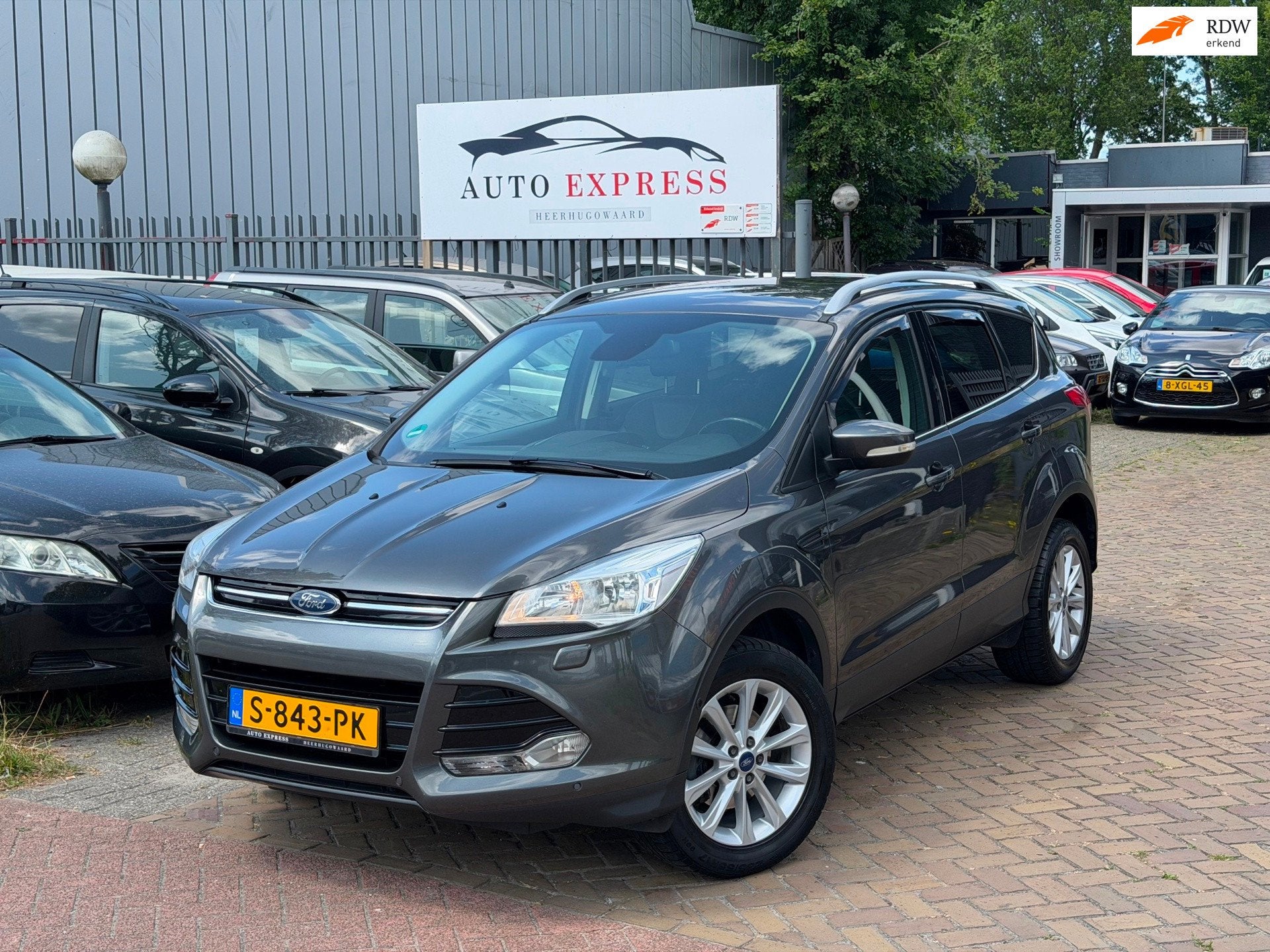 Ford Kuga 1.5 Titanium Styling Pack/Navi/Cruise/Stoelverwarm, Dealer onderhouden, Euro 6, 4 cilinders, Leder en Stof