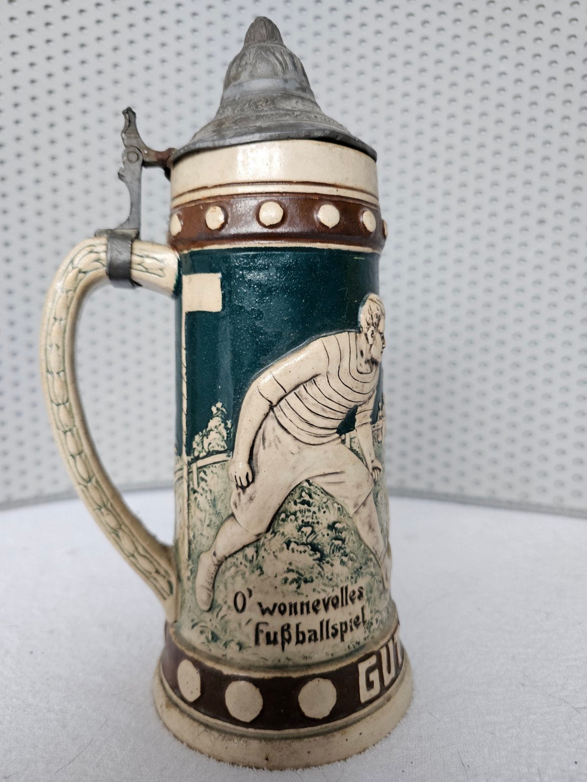 Vintage Duitse Bierpul met Voetbaldecoratie, Ophalen of Verzenden