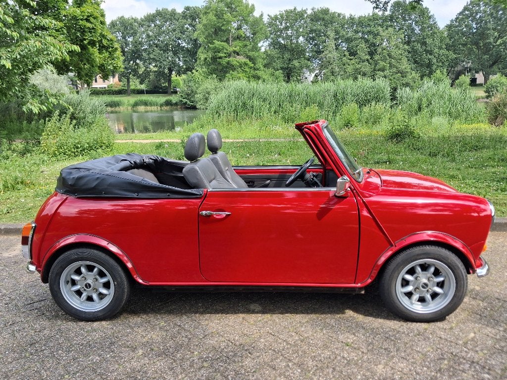 Mini 1000 1.0 Cabrio 1981 Rood, Auto's, Mini, Particulier, Cabrio, Benzine, Cabriolet, Handgeschakeld, Origineel Nederlands, Rood