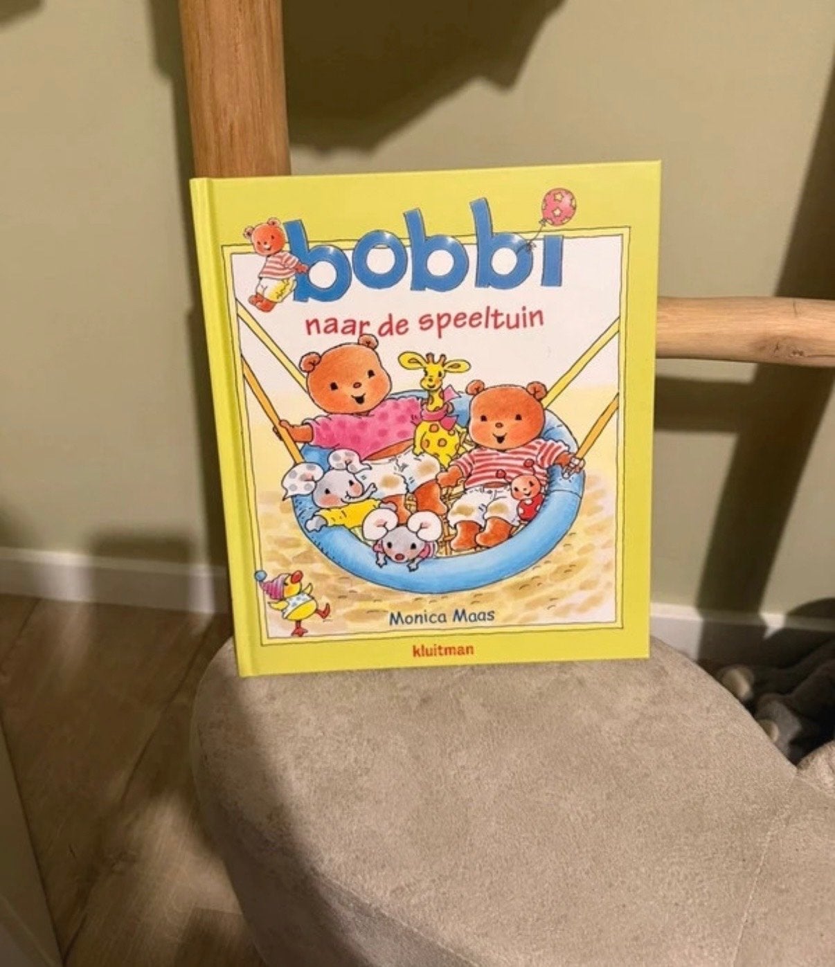Bobbi naar de speeltuin - Monica Maas (Kinderboek), Fictie algemeen, Jongen of Meisje, Ophalen of Verzenden, Zo goed als nieuw