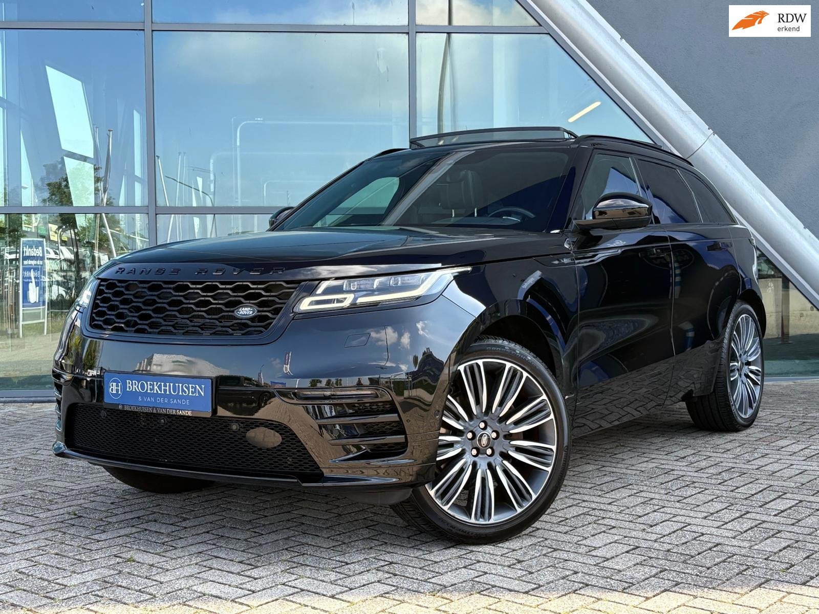 Land Rover Range Rover Velar 3.0 V6 SC AWD R-Dynamic HSE 381, Automaat, Gebruikt, 2995 cc, Zwart
