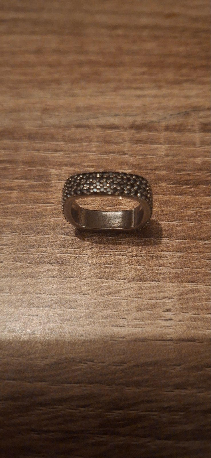 vierkante ring met zwarte steentjes, Ophalen of Verzenden, Zo goed als nieuw, 17 tot 18, Dame