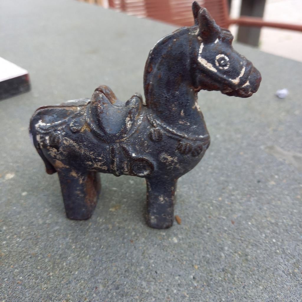  Beeldje  Chinees oorlogspaard  Tang-dynastiestijl gietijzer, Antiek en Kunst, Ophalen of Verzenden