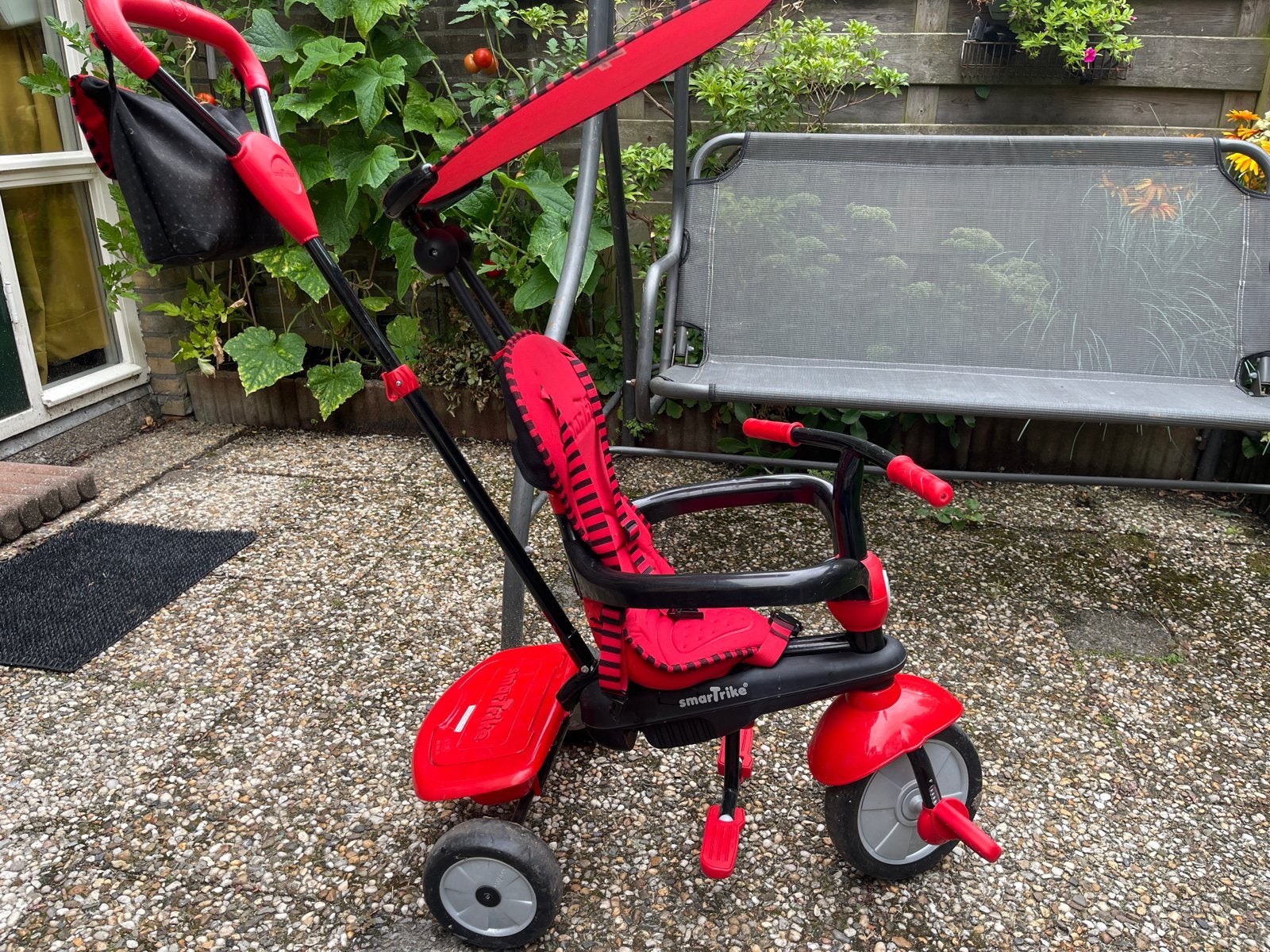 Smart Trike driewieler rood met duwstang en zonnekap, Ophalen, Zo goed als nieuw, Terugtraprem, Duwstang
