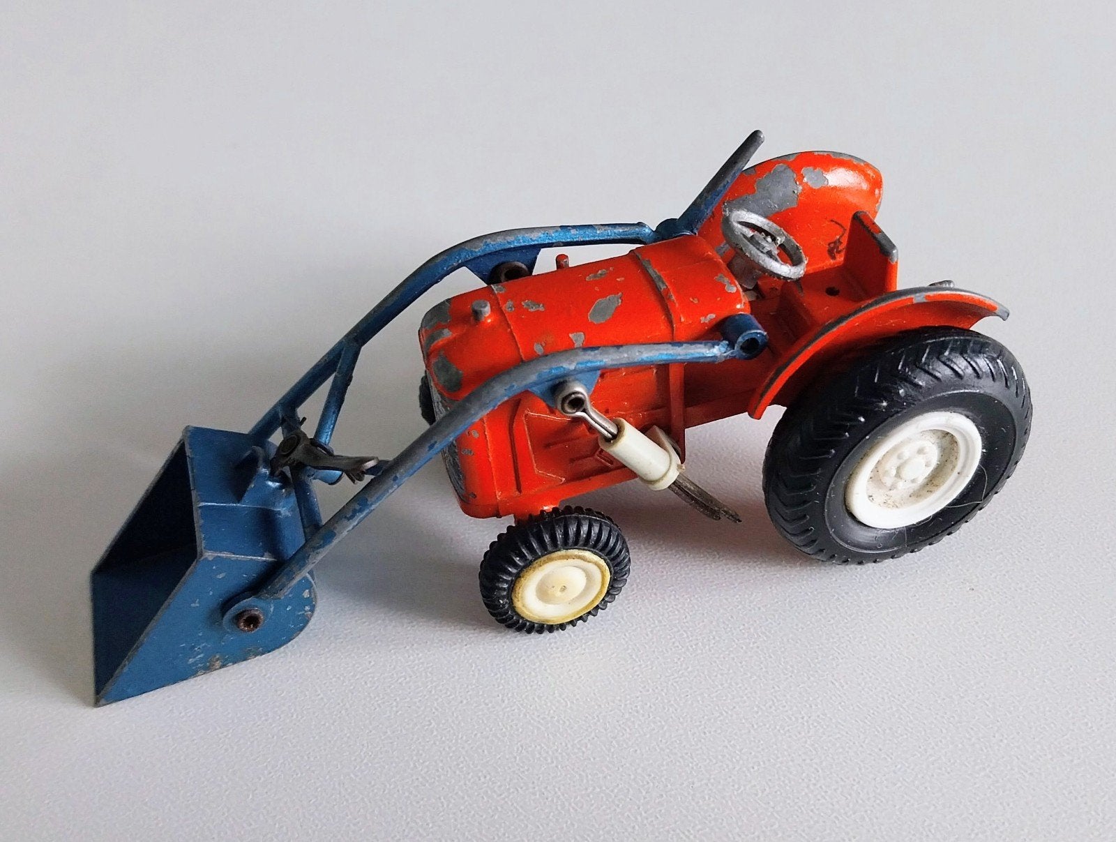 Tractor met beweegbare bak., Ophalen of Verzenden, Tractor of Landbouw, Overige merken