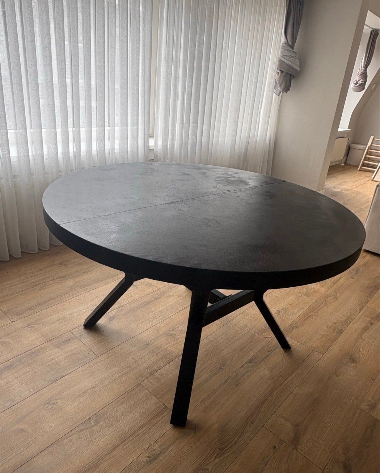 Stijlvolle rond of ovale eettafel - Zwart Mangohout, Huis en Inrichting, Ophalen, Eikenhout, 50 tot 100 cm, Zo goed als nieuw