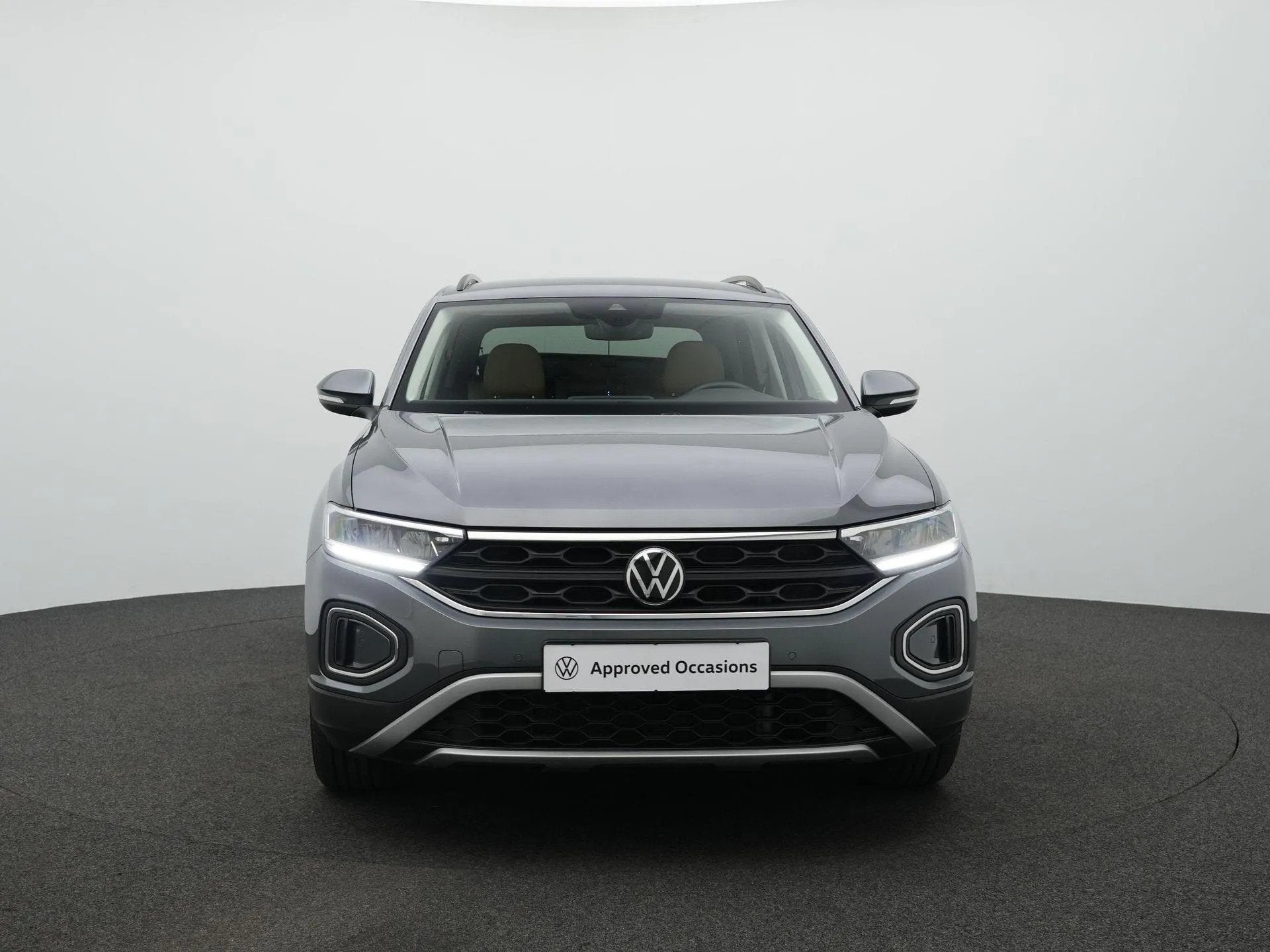 Volkswagen T-Roc 1.0 TSI 110pk Life (bj 2022), Dealer onderhouden, Gebruikt, Leder, Bedrijf