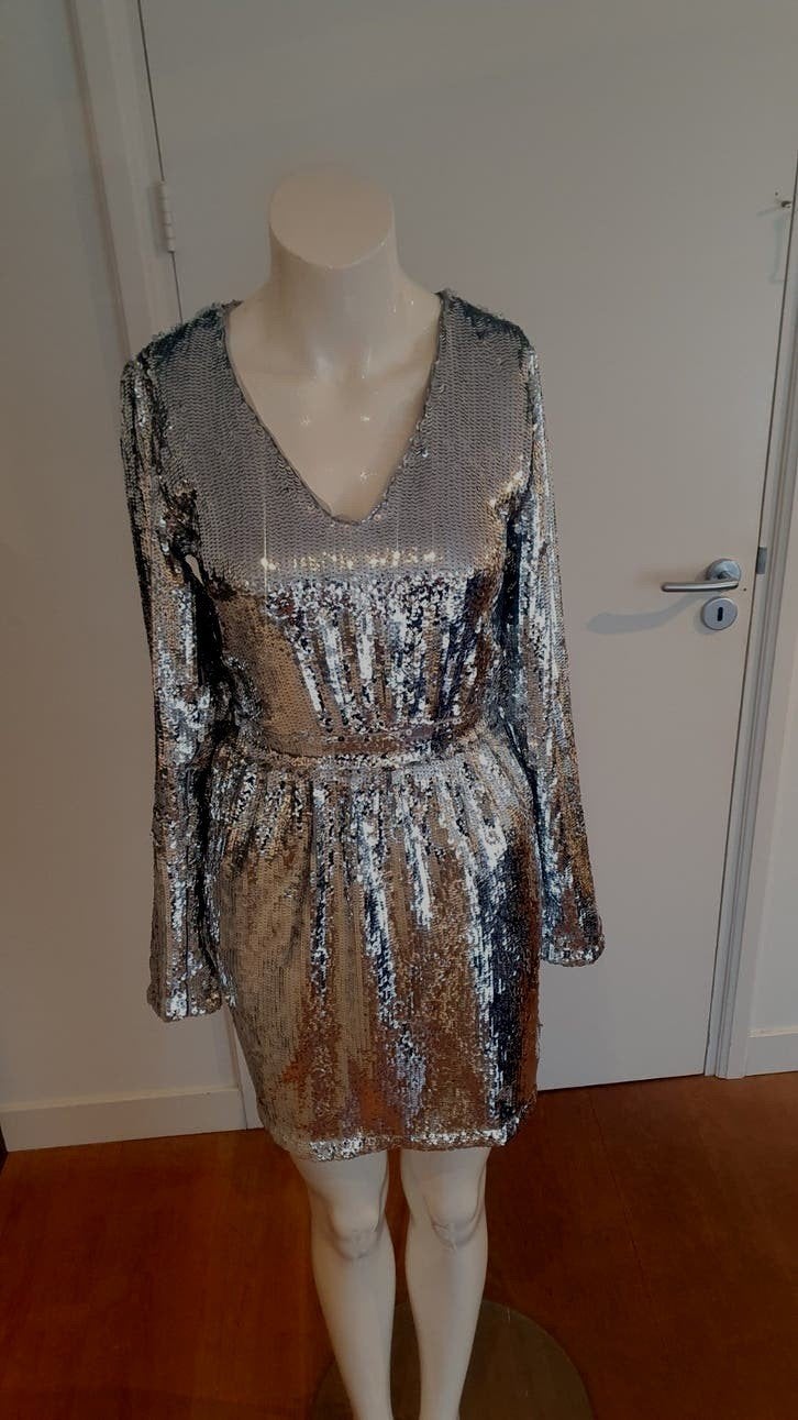 Zilver Party dress maat 34 XS Pailletten Jurk L gevoerd, Kleding | Dames, Ophalen of Verzenden, Zo goed als nieuw, Maat 34 (XS) of kleiner