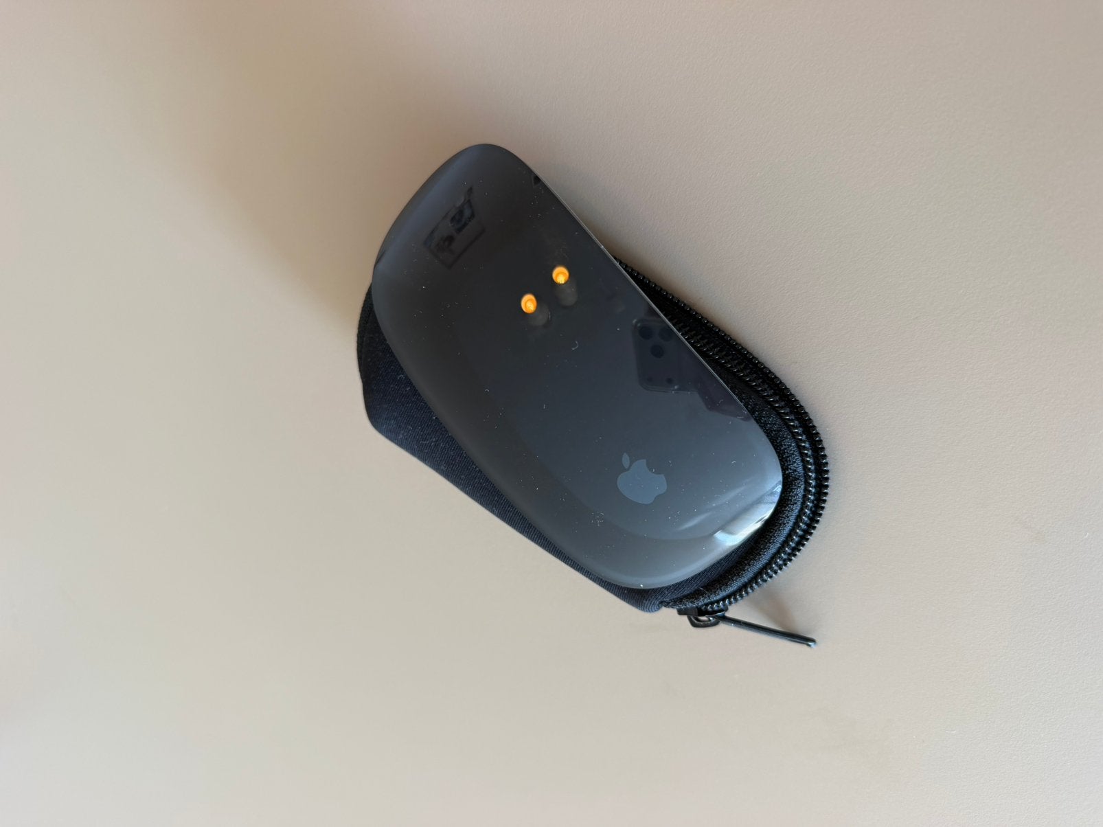 Apple Magic Mouse 2 – A1657 – zwart/space grey + hoes, Ophalen of Verzenden, Zo goed als nieuw, Draadloos, Muis
