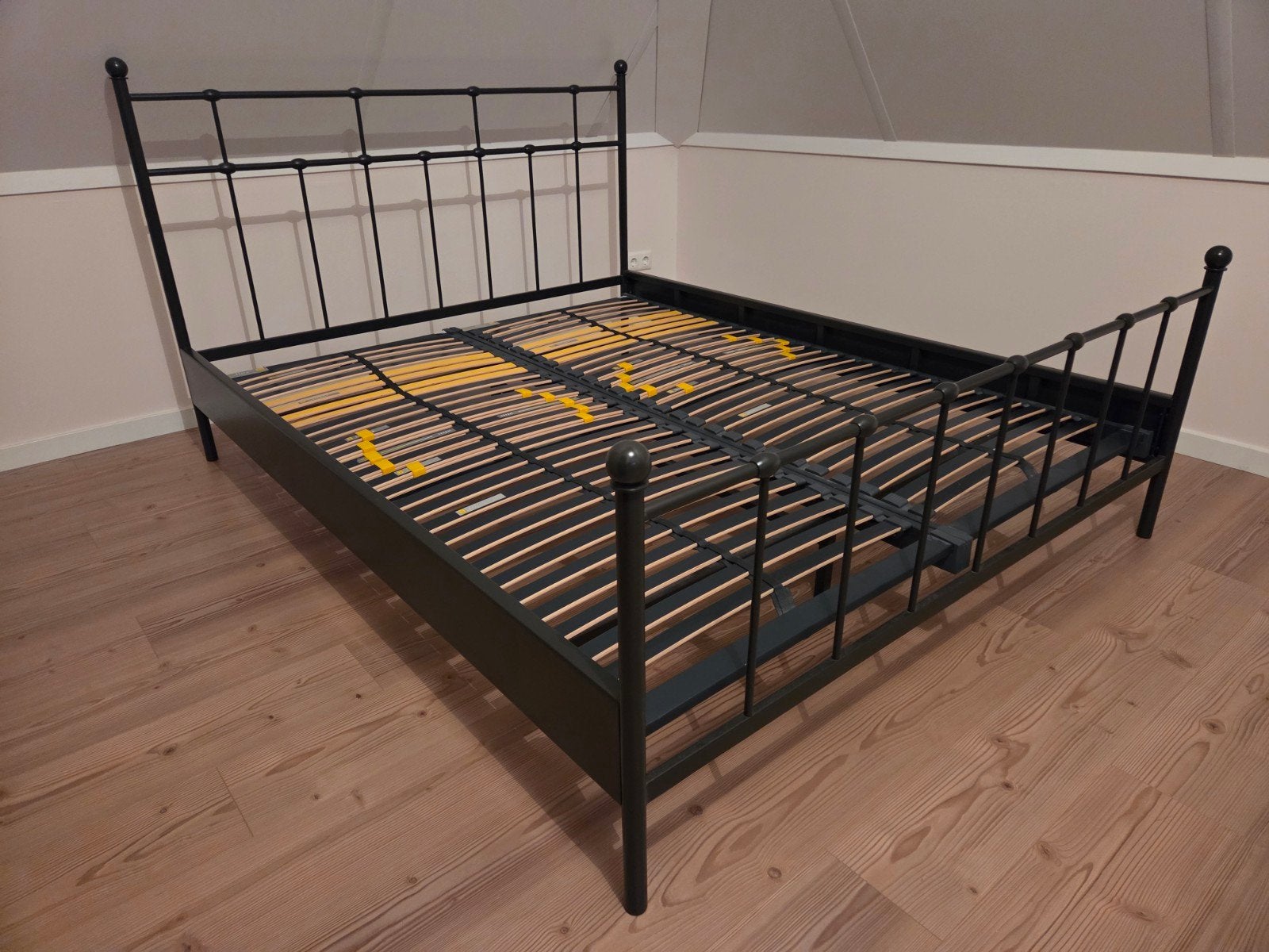 IN PRIJS VERLAAGD. Tweepersoons bed met lattenbodems, Huis en Inrichting, Ophalen, Overige kleuren, Tweepersoons, Zo goed als nieuw