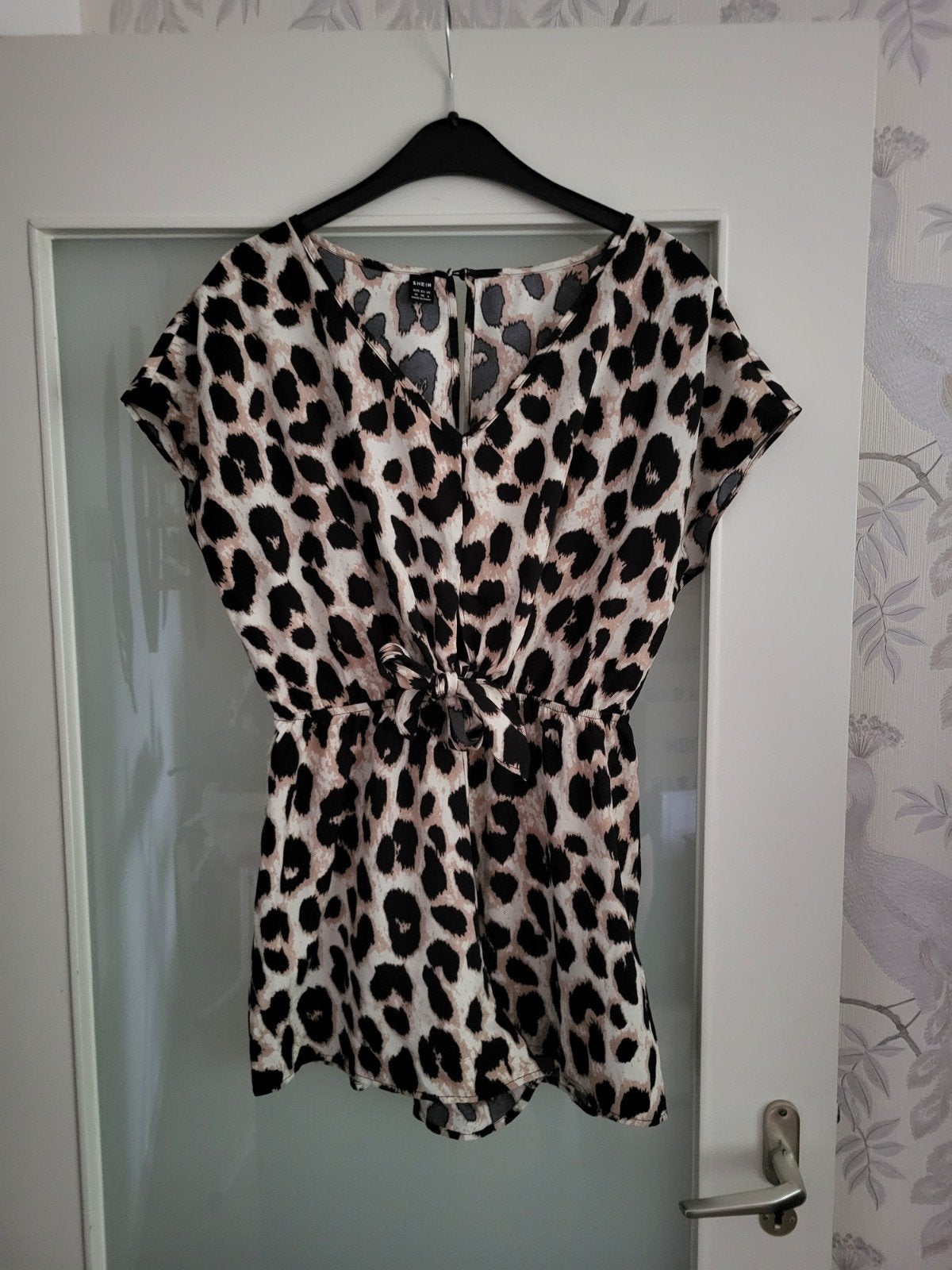 Shein korte panter jumpsuit maat M - Zo goed als nieuw, Maat 38/40 (M), Bruin, Ophalen of Verzenden, Zo goed als nieuw