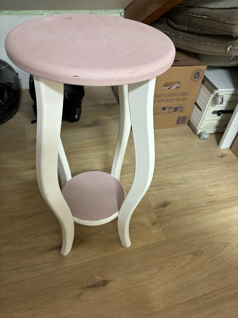 Leuk bijzettafel met sierlijke poten meisjeskamer, Ophalen of Verzenden, Gebruikt
