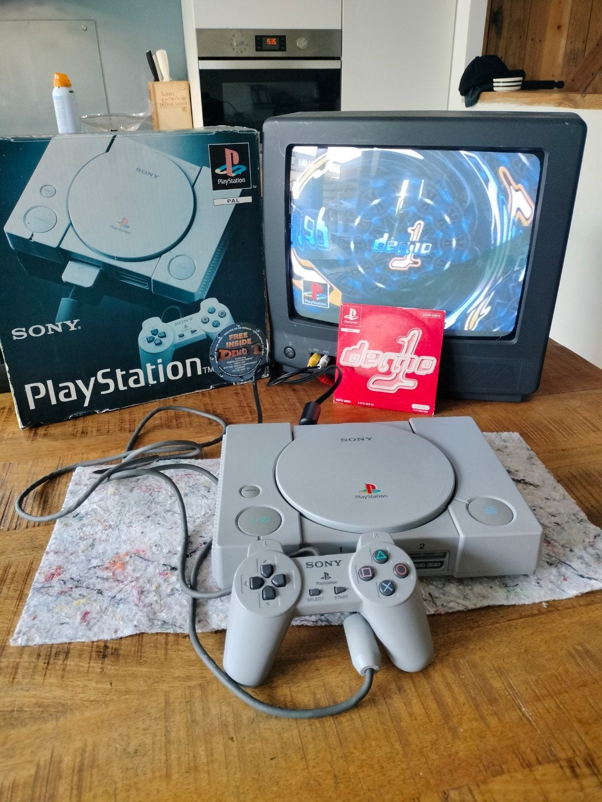Sony PlayStation 1 (PS1) met doos en demo disc, Spelcomputers en Games, Spelcomputers | Sony PlayStation 1, Ophalen of Verzenden