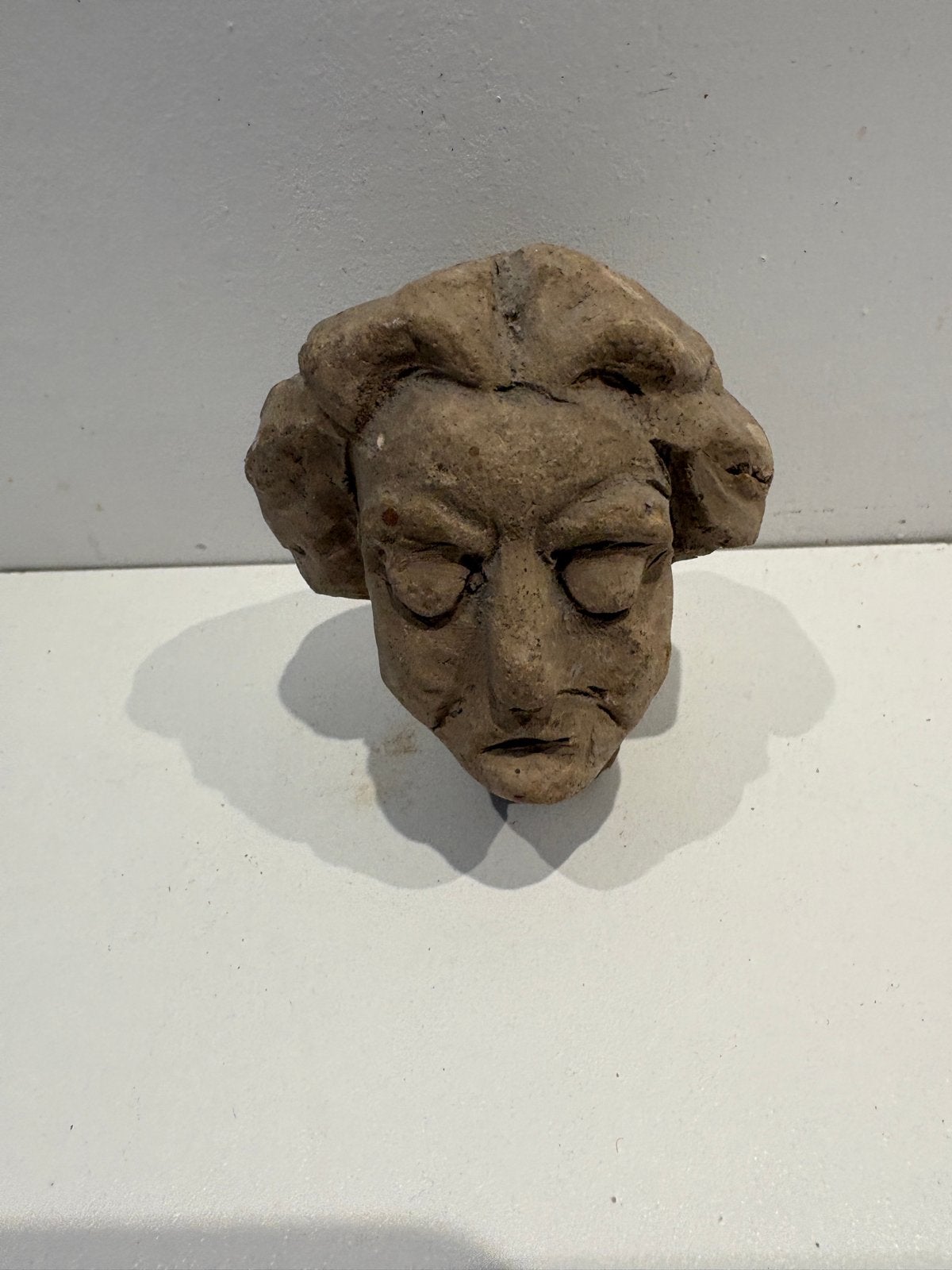 Antieke terracotta buste van een man, mogelijk Romeins, Antiek en Kunst, Minder dan 20 cm, Buste, Ophalen of Verzenden, Handgemaakt