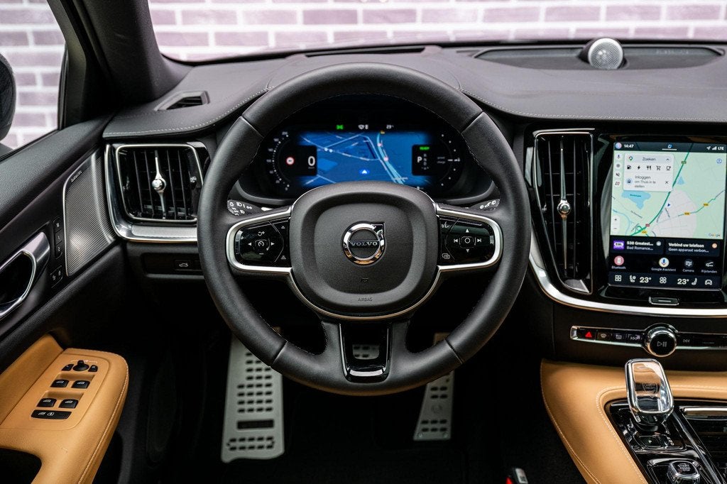 Volvo V60 2.0 T6 Plug-in hybrid AWD Ultra Dark | Bowers Wilk, 12 maanden, Euro 6, 4 cilinders, 180 min