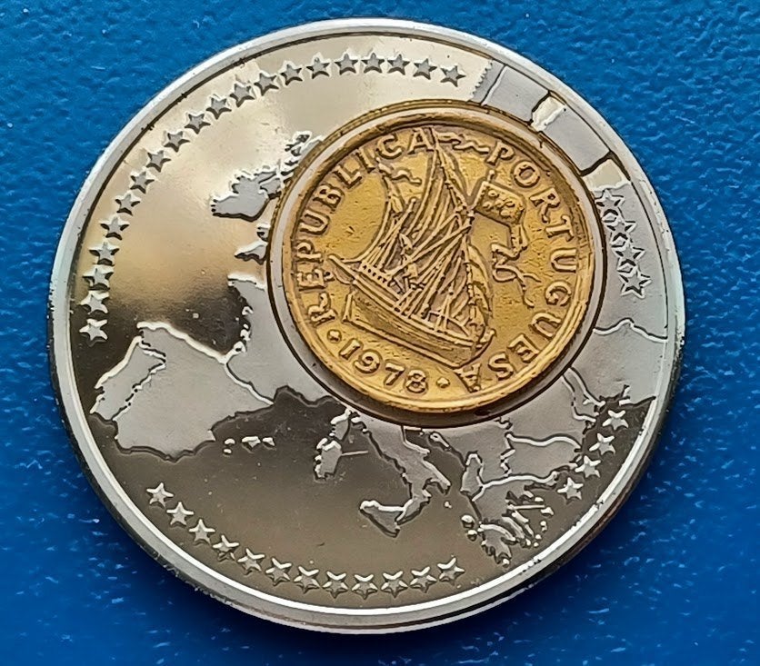 Penning Pecunia Nova Alteri Succedit Portugal 12,5 euro, Postzegels en Munten, Penningen en Medailles, Verzenden, Overige materialen