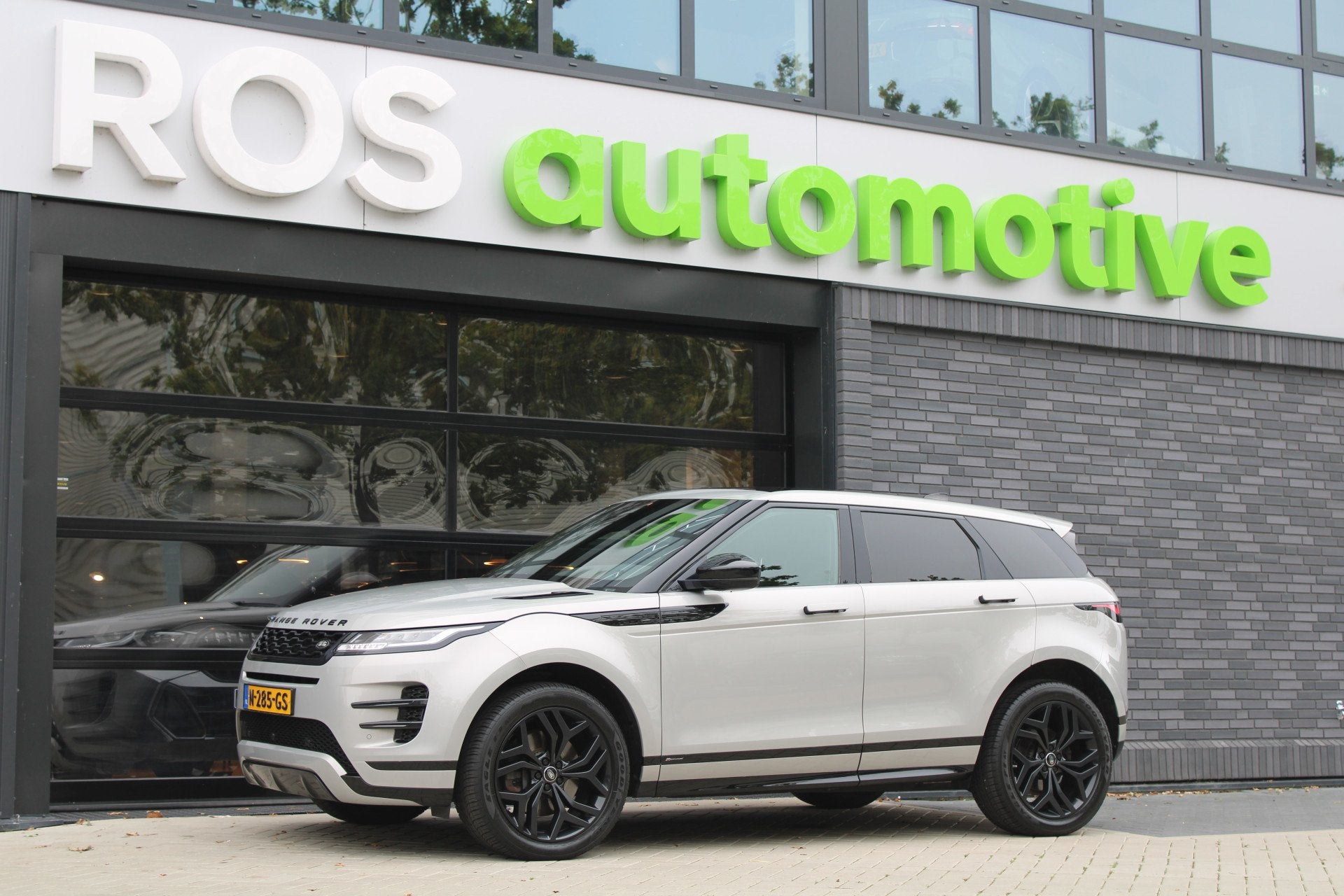 Land Rover Range Rover Evoque 2.0 D180 AWD R-Dynamic S | BTW, Auto's, Land Rover, Automaat, Dealer onderhouden, Gebruikt, 4 cilinders