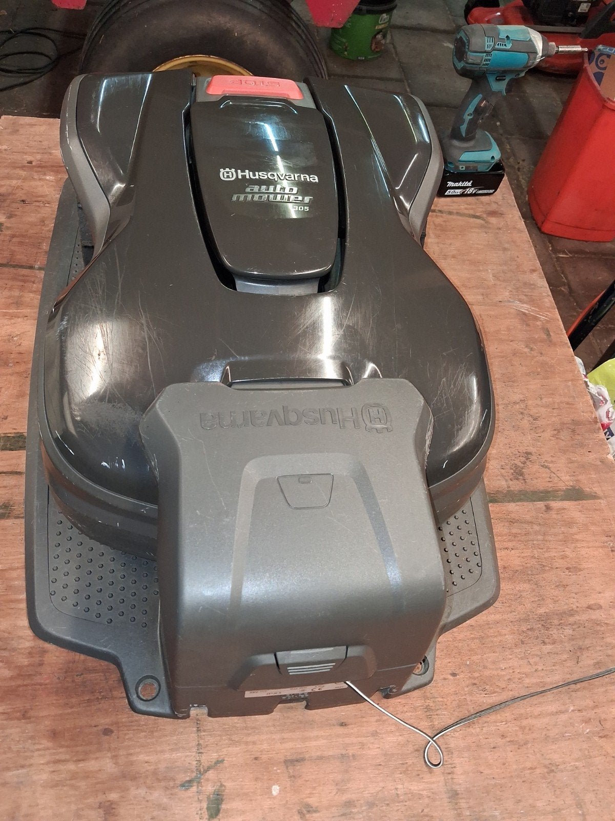 Hysqvarna 305 robotmaaier uit 2021, Tuin en Terras, Bestuurbaar via app, Ophalen of Verzenden, Zo goed als nieuw, 20 tot 25 cm