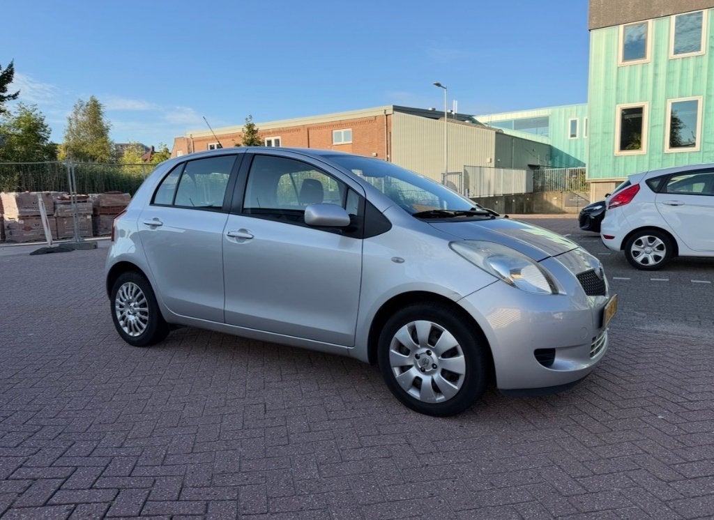 Toyota Yaris 1.3 16V (2006), Auto's, Voorwielaandrijving, 40 €/maand, 4 cilinders, 995 kg