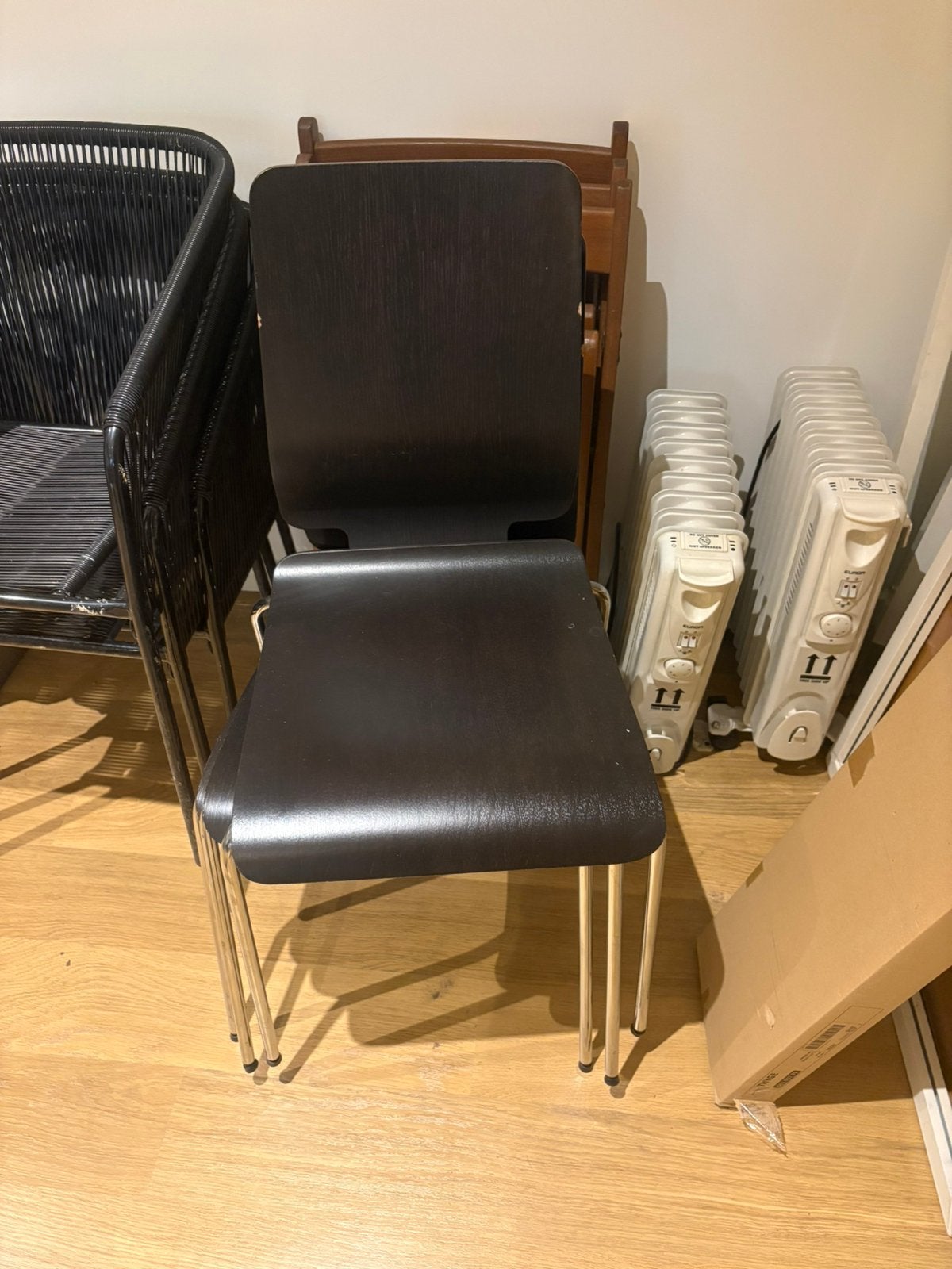 4 zwarte stoelen, Ophalen, Zwart, Zo goed als nieuw, Vier