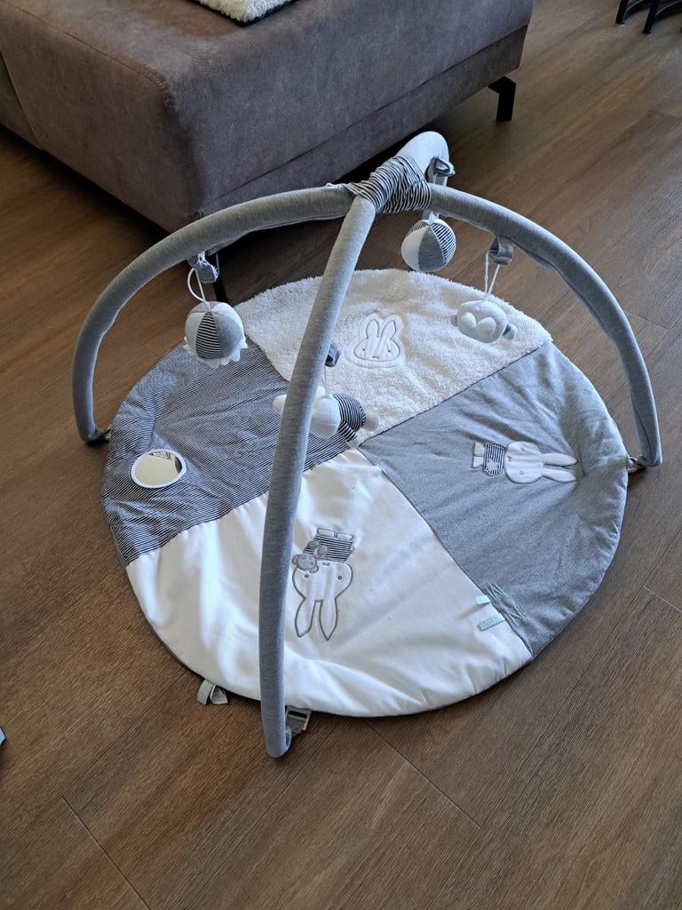 Speelkleed Nijntje met speeltjes - Grijs/Wit, Kinderen en Baby's, Speelgoed | Babyspeelgoed, Zo goed als nieuw, Babygym, Met geluid