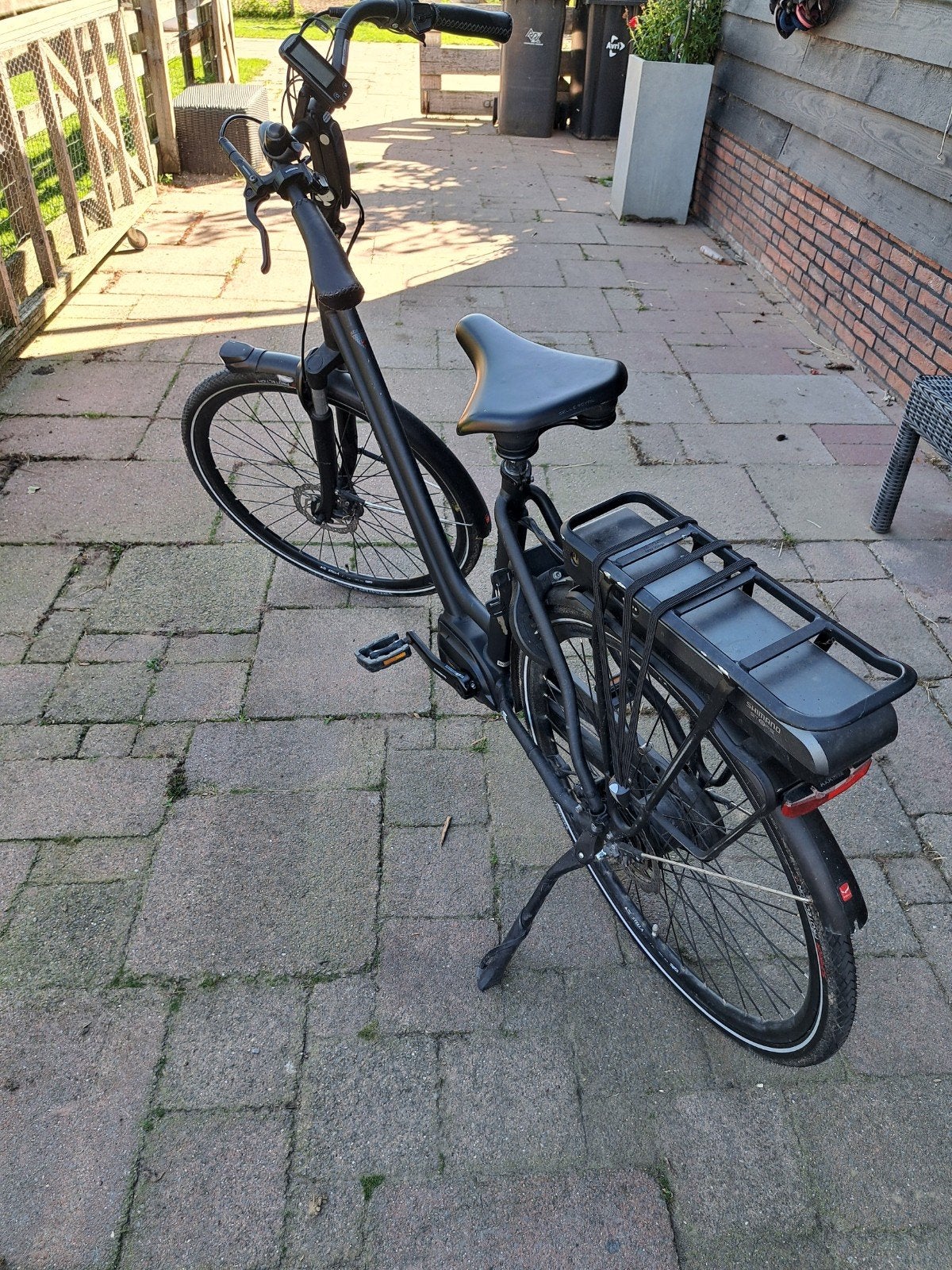 Foto 2 van te koop 2 mooie elektische fietsen, wit en antraciet