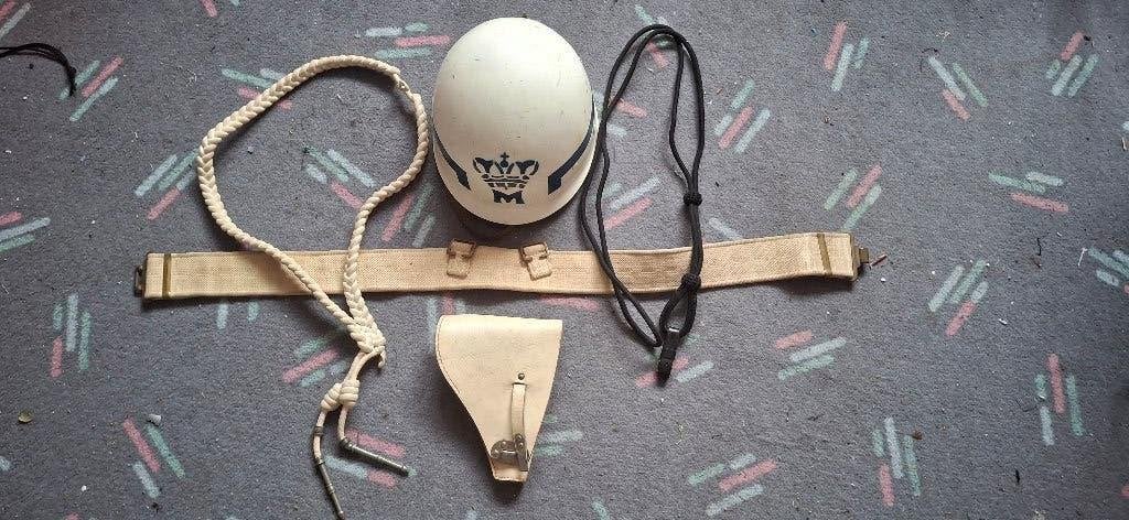 Marechaussee helm,Marechausseehelm, Ophalen of Verzenden, Marechaussee, Nederland, Helm of Baret
