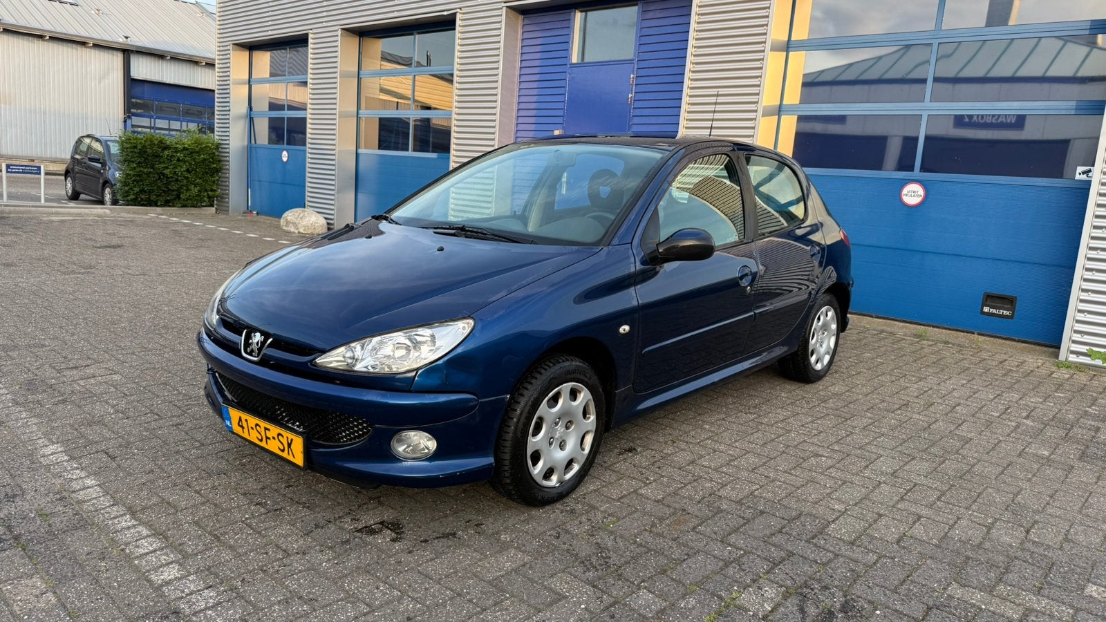 Peugeot 206 1.4 16V Gentry 5D 2005 Blauw, Auto's, Voorwielaandrijving, 1360 cc, 31 €/maand, 4 cilinders